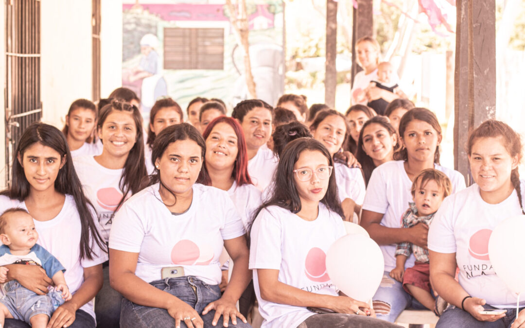 Karol g apoya a madres vulnerables de la fundación naho en  Paraguay
