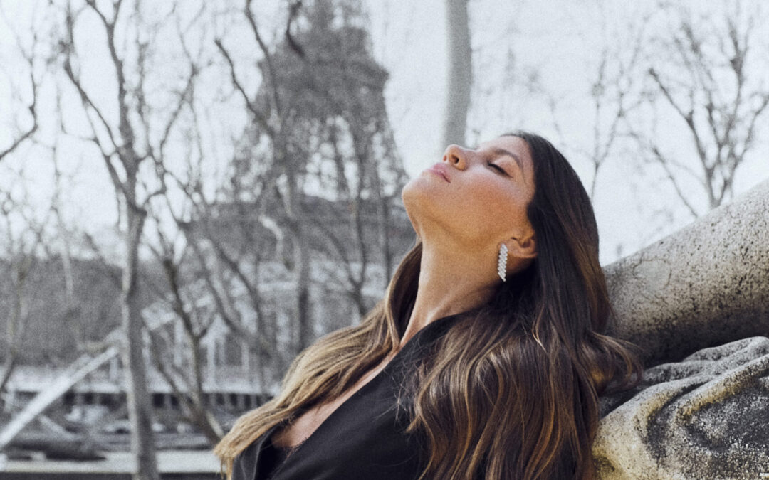 Falling for PARIS FEATURING LUCÍA RIVEROS
