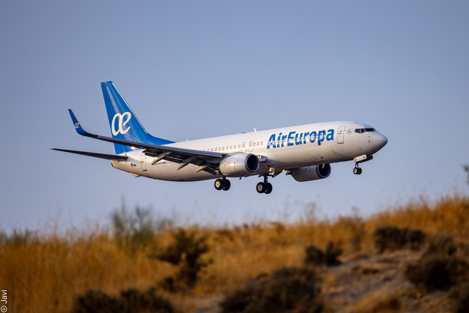 B 737- 8